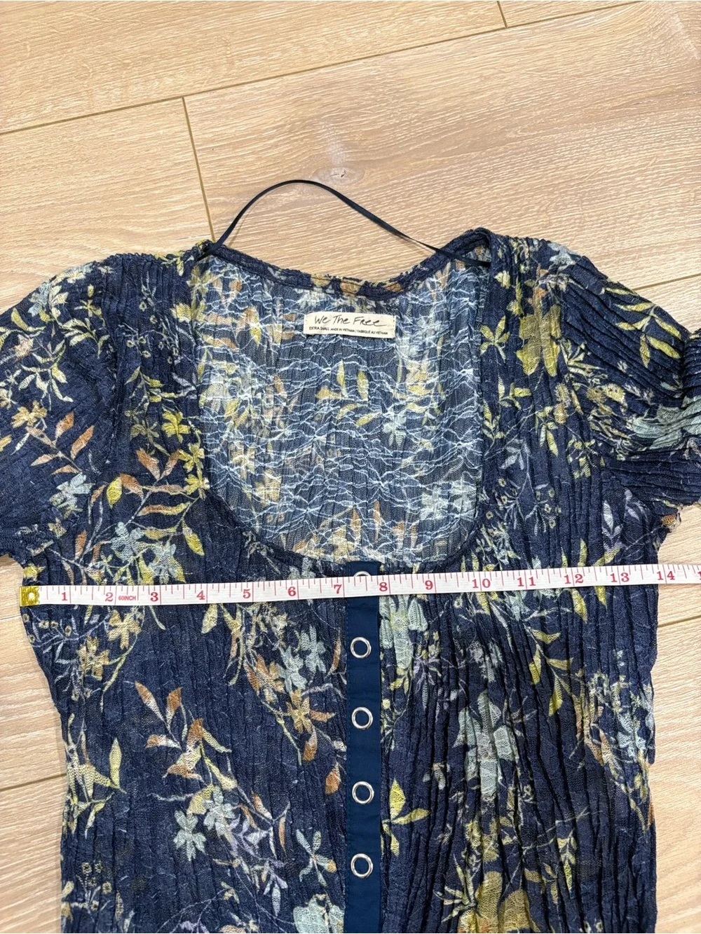Free People We are free Angelina Blouse Cropped Top Floral Button down Size XS